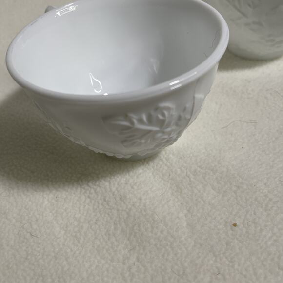 Vintage Indiana Glass Colony Harvest Grape Pattern Milk Glass Cups- Set Of 4 - Picture 3 of 8